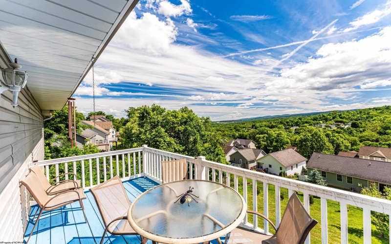 407 December Lane, Morgantown, West Virginia 26508, 4 Bedrooms Bedrooms, 8 Rooms Rooms,2 BathroomsBathrooms,Single Family Detached,For Sale,December,10165470