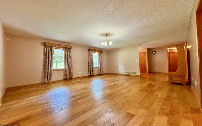 201 Simpson Run Road, Weston, West Virginia 26452, 3 Bedrooms Bedrooms, 10 Rooms Rooms,2 BathroomsBathrooms,Single Family Detached,For Sale,Simpson Run,10165472