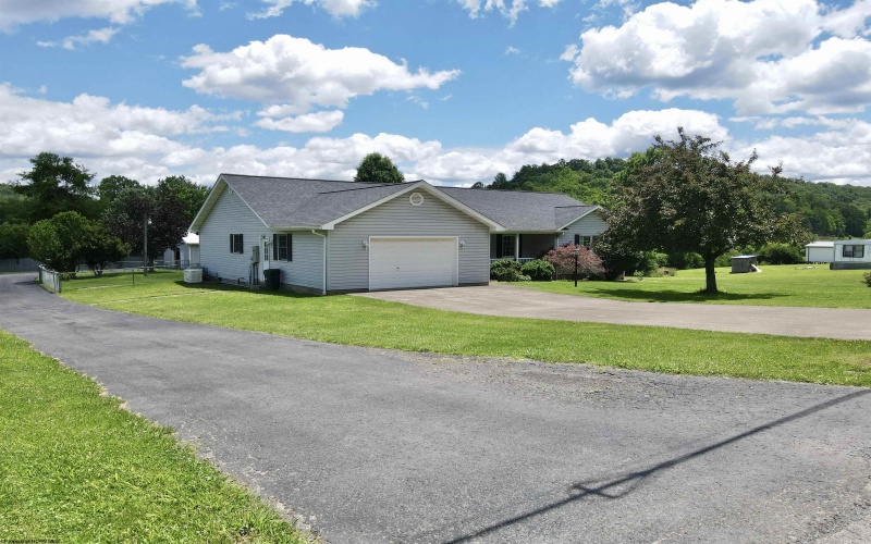 201 Simpson Run Road, Weston, West Virginia 26452, 3 Bedrooms Bedrooms, 10 Rooms Rooms,2 BathroomsBathrooms,Single Family Detached,For Sale,Simpson Run,10165472