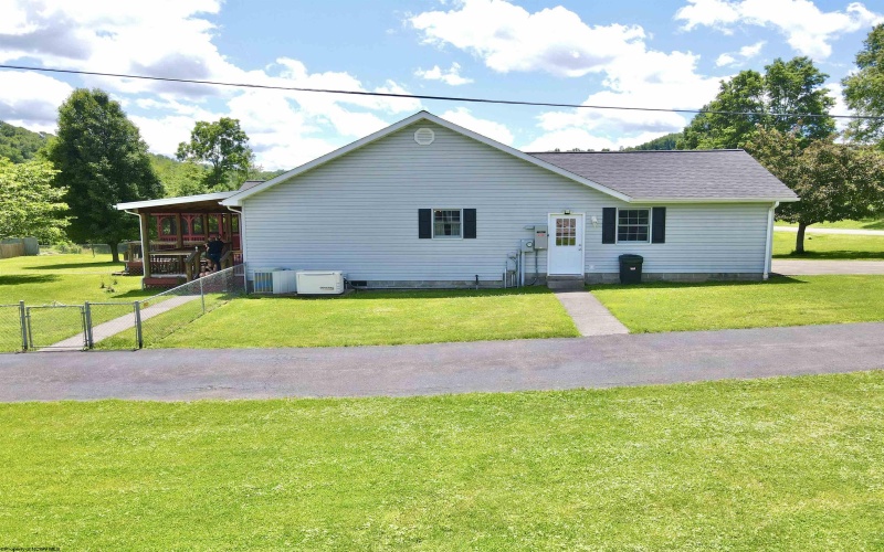 201 Simpson Run Road, Weston, West Virginia 26452, 3 Bedrooms Bedrooms, 10 Rooms Rooms,2 BathroomsBathrooms,Single Family Detached,For Sale,Simpson Run,10165472