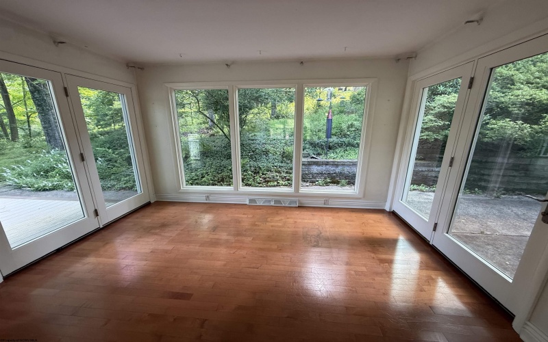 106 Forest Drive, Morgantown, West Virginia 26505, 4 Bedrooms Bedrooms, 9 Rooms Rooms,3 BathroomsBathrooms,Single Family Detached,For Sale,Forest,10165474