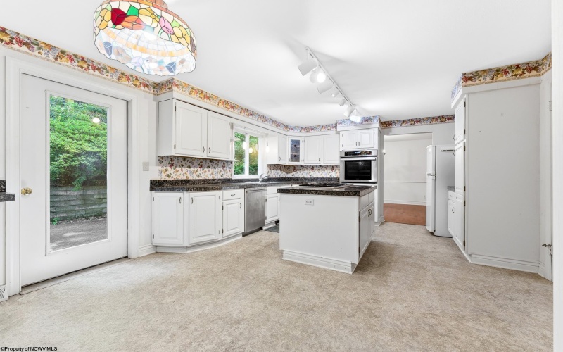 106 Forest Drive, Morgantown, West Virginia 26505, 4 Bedrooms Bedrooms, 9 Rooms Rooms,3 BathroomsBathrooms,Single Family Detached,For Sale,Forest,10165474