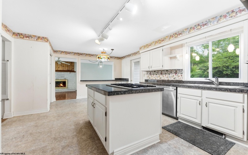 106 Forest Drive, Morgantown, West Virginia 26505, 4 Bedrooms Bedrooms, 9 Rooms Rooms,3 BathroomsBathrooms,Single Family Detached,For Sale,Forest,10165474