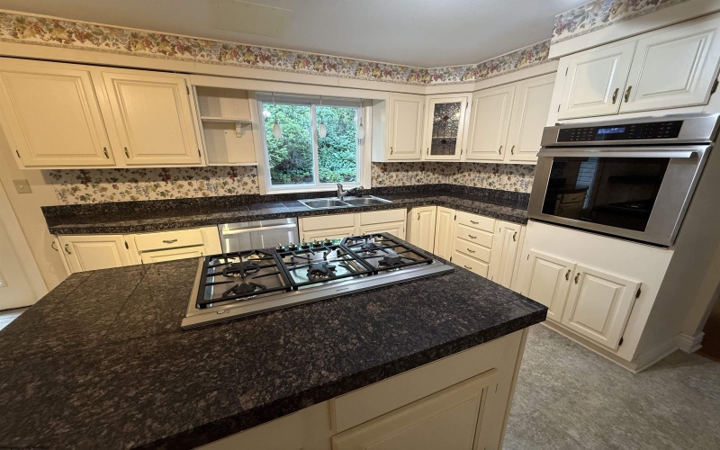 106 Forest Drive, Morgantown, West Virginia 26505, 4 Bedrooms Bedrooms, 9 Rooms Rooms,3 BathroomsBathrooms,Single Family Detached,For Sale,Forest,10165474