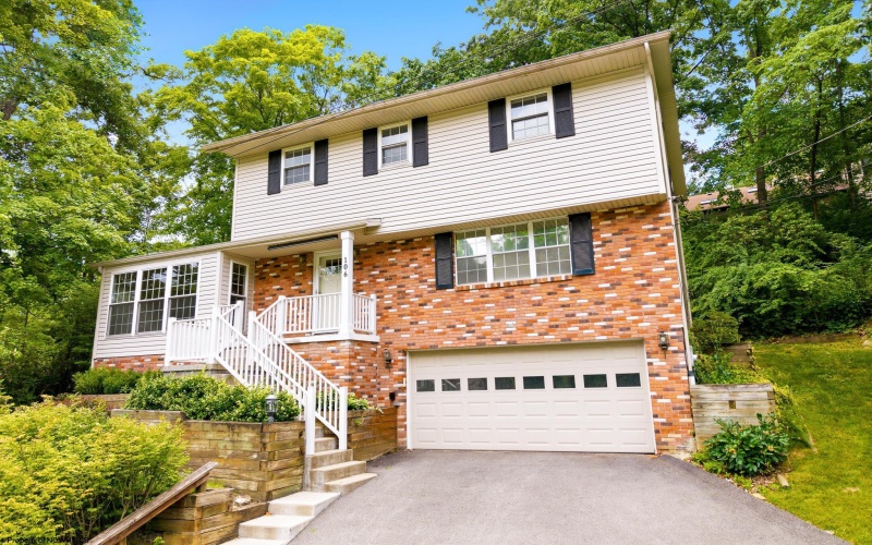 106 Forest Drive, Morgantown, West Virginia 26505, 4 Bedrooms Bedrooms, 9 Rooms Rooms,3 BathroomsBathrooms,Single Family Detached,For Sale,Forest,10165474