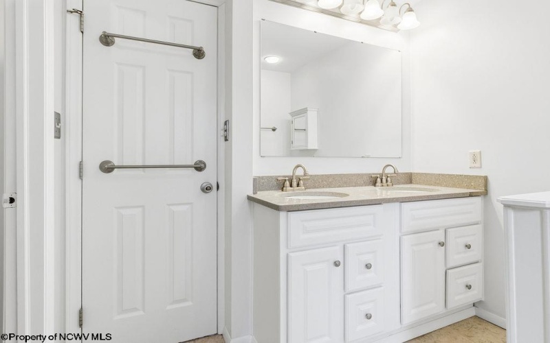 26 Carriage Lane, Bridgeport, West Virginia 26330, 4 Bedrooms Bedrooms, 10 Rooms Rooms,2 BathroomsBathrooms,Single Family Detached,For Sale,Carriage,10165481
