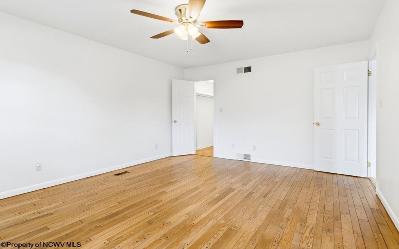 26 Carriage Lane, Bridgeport, West Virginia 26330, 4 Bedrooms Bedrooms, 10 Rooms Rooms,2 BathroomsBathrooms,Single Family Detached,For Sale,Carriage,10165481