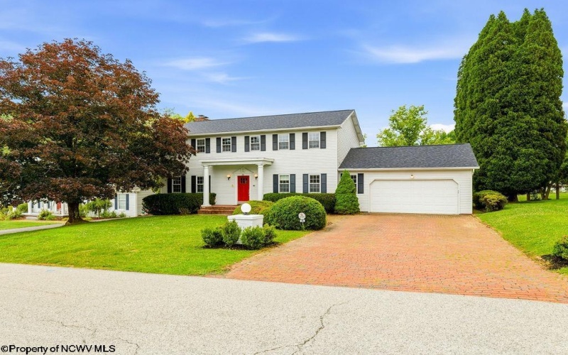 26 Carriage Lane, Bridgeport, West Virginia 26330, 4 Bedrooms Bedrooms, 10 Rooms Rooms,2 BathroomsBathrooms,Single Family Detached,For Sale,Carriage,10165481