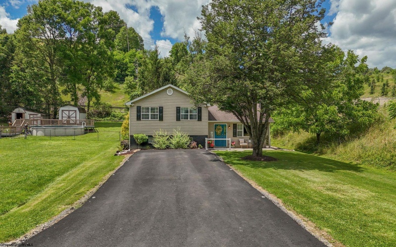 1541 Maple Lake Road, Bridgeport, West Virginia 26330, 3 Bedrooms Bedrooms, 7 Rooms Rooms,1 BathroomBathrooms,Single Family Detached,For Sale,Maple Lake,10165482