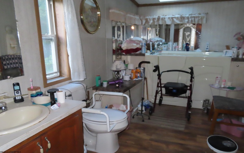 98 Wolford Lane, Dryfork, West Virginia 26263, 3 Bedrooms Bedrooms, 6 Rooms Rooms,2 BathroomsBathrooms,Single Family Detached,For Sale,Wolford,10165483