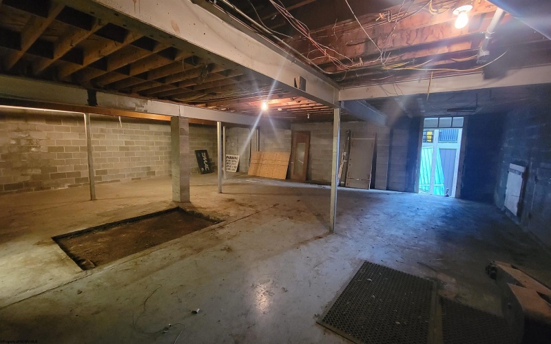 2045 University Avenue, Morgantown, West Virginia 26505, ,Multi-unit/income,For Sale,University,10162829