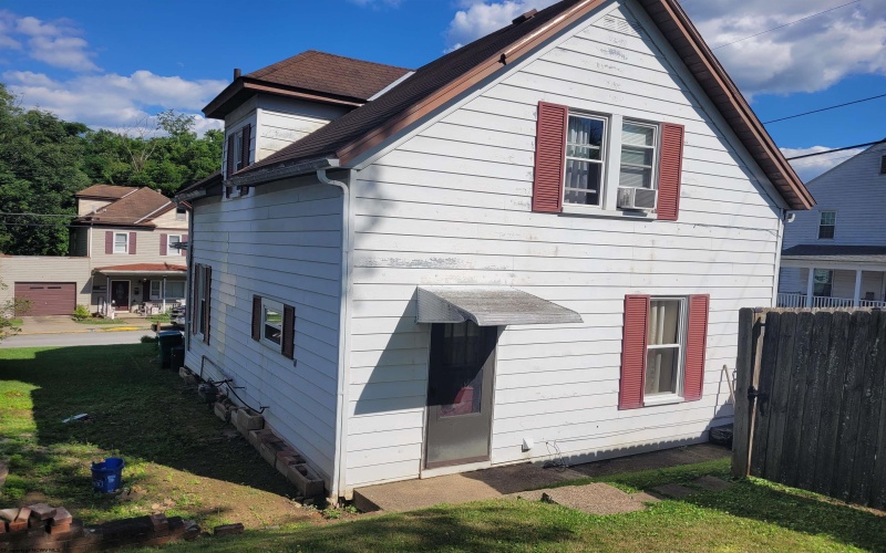 504 Duncan Avenue, Clarksburg, West Virginia 26301-0000, 2 Bedrooms Bedrooms, 5 Rooms Rooms,1 BathroomBathrooms,Single Family Detached,For Sale,Duncan,10165484