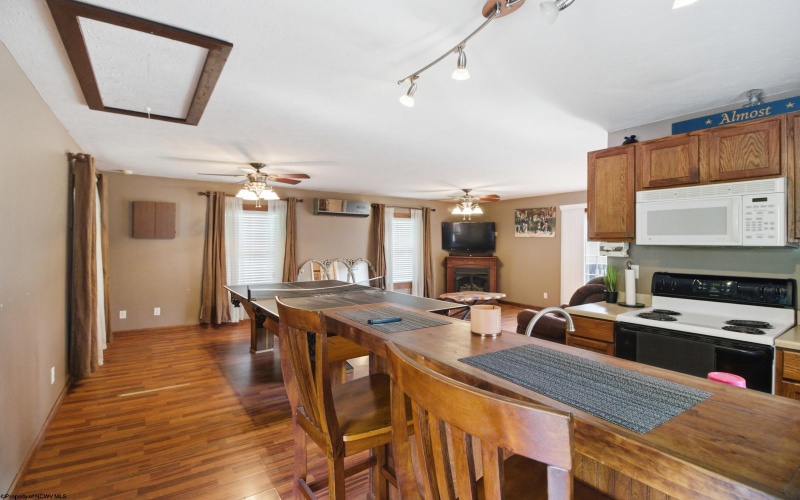 850 Oak Street, Anmoore, West Virginia 26323, 3 Bedrooms Bedrooms, 7 Rooms Rooms,3 BathroomsBathrooms,Single Family Detached,For Sale,Oak,10165487 850 Oak Street, Anmoore, West Virginia 26323, 3 Bedrooms Bedrooms, 7 Rooms Rooms,3 BathroomsBathrooms,Single Family Detached,For Sale,Oak,10165487
