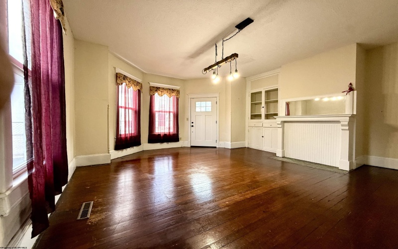 322 Harrison Street, Clarksburg, West Virginia 26301, 3 Bedrooms Bedrooms, 8 Rooms Rooms,1 BathroomBathrooms,Single Family Detached,For Sale,Harrison,10165495