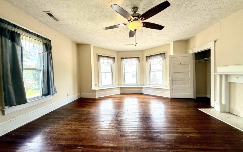 322 Harrison Street, Clarksburg, West Virginia 26301, 3 Bedrooms Bedrooms, 8 Rooms Rooms,1 BathroomBathrooms,Single Family Detached,For Sale,Harrison,10165495
