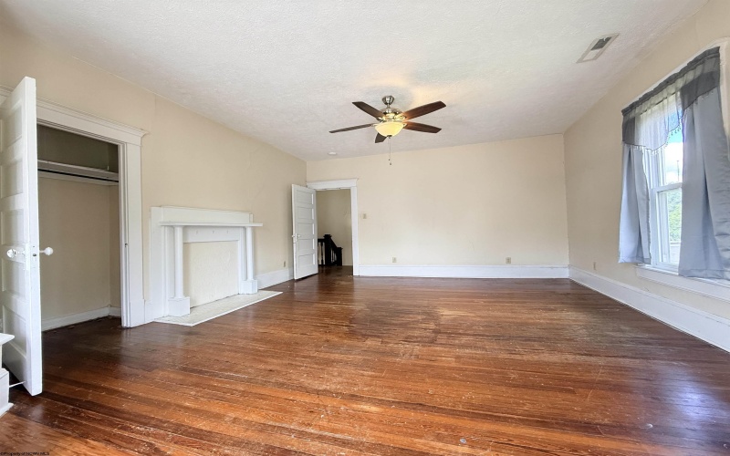 322 Harrison Street, Clarksburg, West Virginia 26301, 3 Bedrooms Bedrooms, 8 Rooms Rooms,1 BathroomBathrooms,Single Family Detached,For Sale,Harrison,10165495