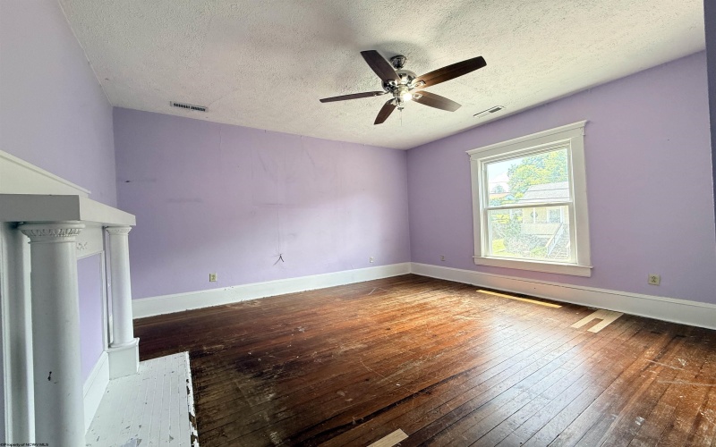 322 Harrison Street, Clarksburg, West Virginia 26301, 3 Bedrooms Bedrooms, 8 Rooms Rooms,1 BathroomBathrooms,Single Family Detached,For Sale,Harrison,10165495