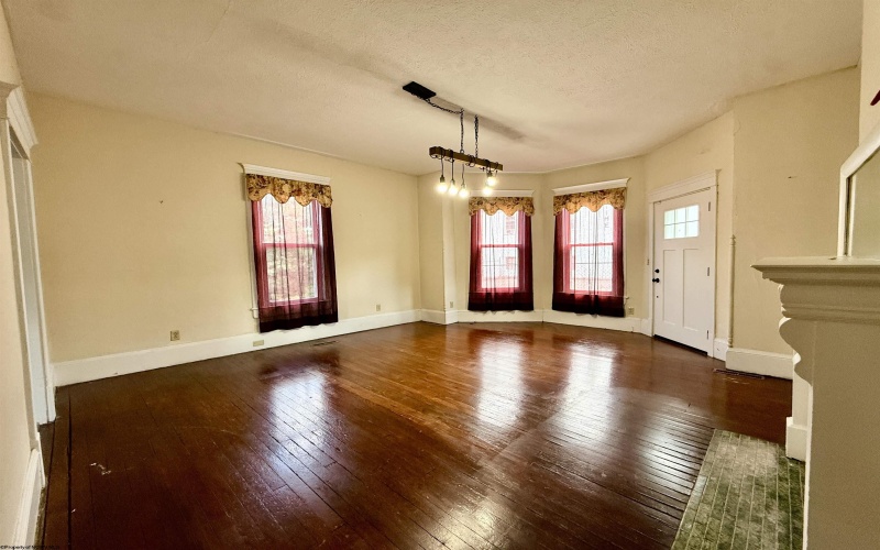 322 Harrison Street, Clarksburg, West Virginia 26301, 3 Bedrooms Bedrooms, 8 Rooms Rooms,1 BathroomBathrooms,Single Family Detached,For Sale,Harrison,10165495