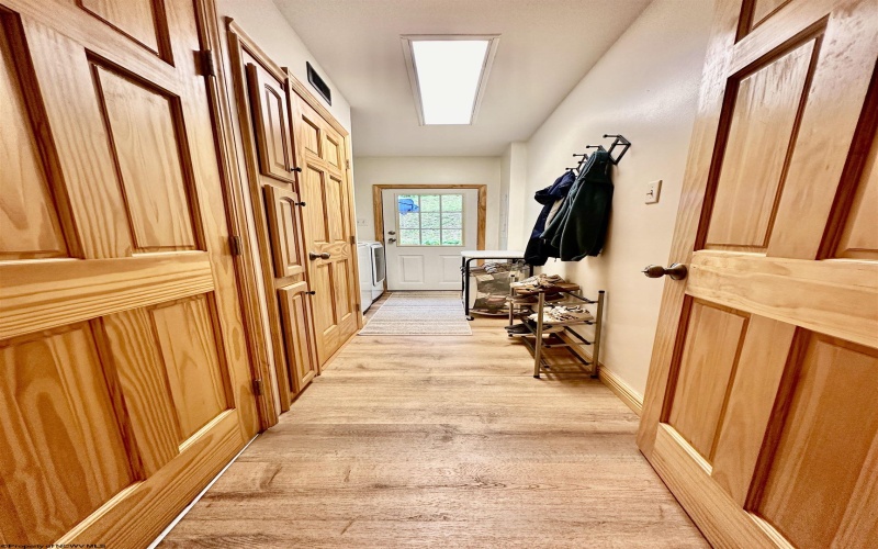 588 Pinch Gut Hollow Road, Fairmont, West Virginia 26554, 5 Bedrooms Bedrooms, 7 Rooms Rooms,2 BathroomsBathrooms,Single Family Detached,For Sale,Pinch Gut Hollow,10165500