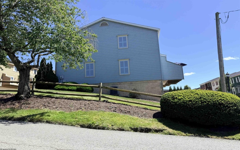 1 Regency Court, Morgantown, West Virginia 26505, 3 Bedrooms Bedrooms, 9 Rooms Rooms,2 BathroomsBathrooms,Single Family Attached,For Sale,Regency,10165504