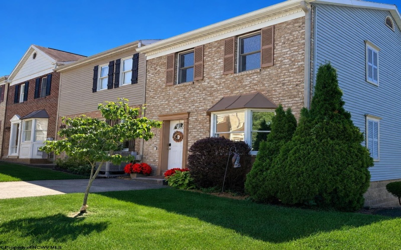 1 Regency Court, Morgantown, West Virginia 26505, 3 Bedrooms Bedrooms, 9 Rooms Rooms,2 BathroomsBathrooms,Single Family Attached,For Sale,Regency,10165504