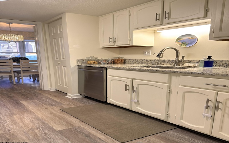 1 Regency Court, Morgantown, West Virginia 26505, 3 Bedrooms Bedrooms, 9 Rooms Rooms,2 BathroomsBathrooms,Single Family Attached,For Sale,Regency,10165504