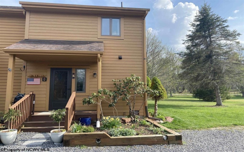 100 Deerfield Circle, Davis, West Virginia 26260, 1 Bedroom Bedrooms, 4 Rooms Rooms,1 BathroomBathrooms,Single Family Attached,For Sale,Deerfield,10165509