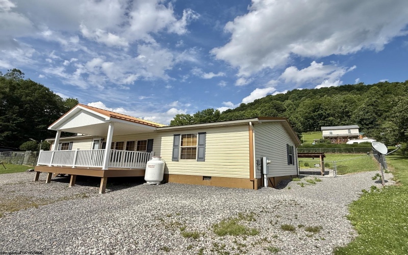 44 Fifth Street, Hendricks, West Virginia 26271, 3 Bedrooms Bedrooms, 6 Rooms Rooms,2 BathroomsBathrooms,Single Family Detached,For Sale,Fifth,10165528