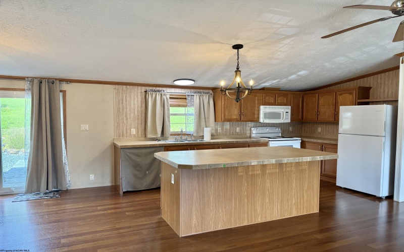 44 Fifth Street, Hendricks, West Virginia 26271, 3 Bedrooms Bedrooms, 6 Rooms Rooms,2 BathroomsBathrooms,Single Family Detached,For Sale,Fifth,10165528