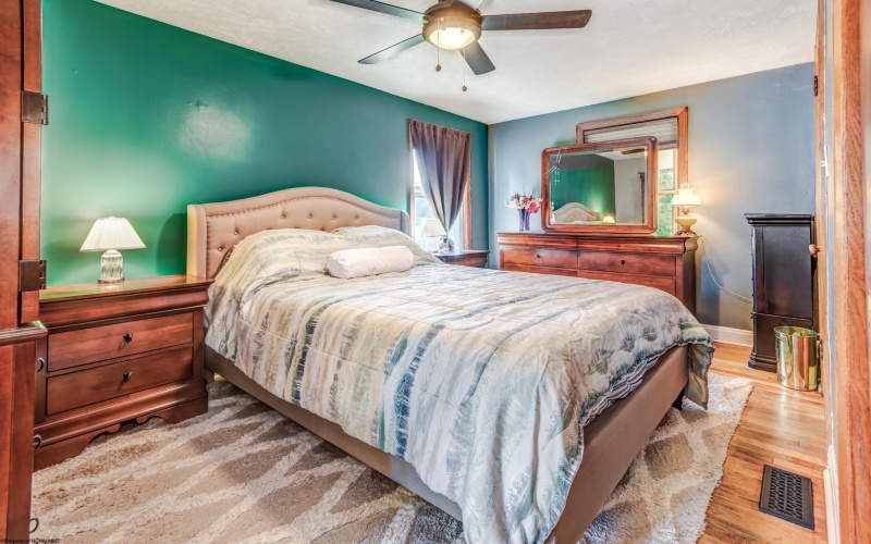 1360 Fenwick Avenue, Morgantown, West Virginia 26505, 2 Bedrooms Bedrooms, 4 Rooms Rooms,2 BathroomsBathrooms,Single Family Detached,For Sale,Fenwick,10165527