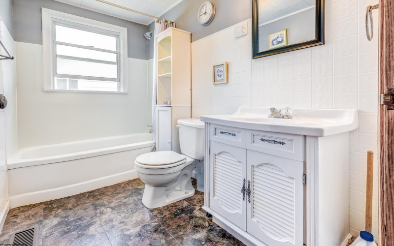 1360 Fenwick Avenue, Morgantown, West Virginia 26505, 2 Bedrooms Bedrooms, 4 Rooms Rooms,2 BathroomsBathrooms,Single Family Detached,For Sale,Fenwick,10165527
