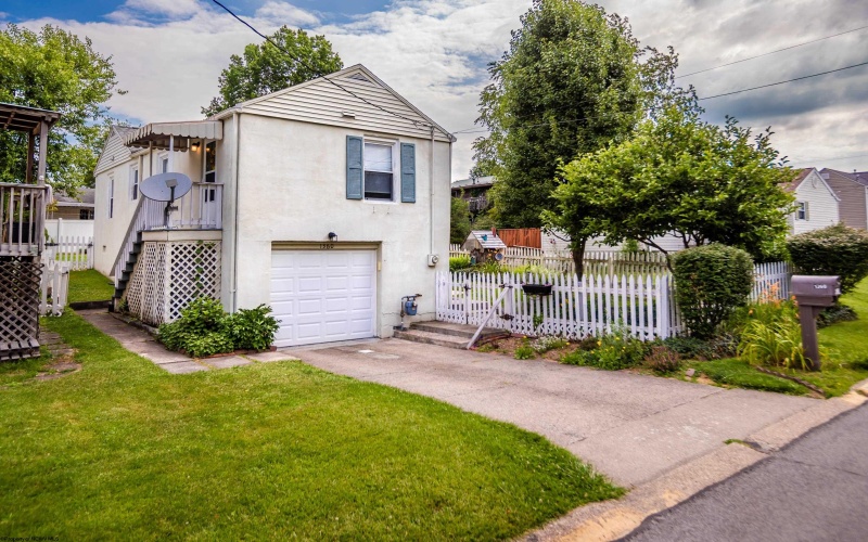 1360 Fenwick Avenue, Morgantown, West Virginia 26505, 2 Bedrooms Bedrooms, 4 Rooms Rooms,2 BathroomsBathrooms,Single Family Detached,For Sale,Fenwick,10165527