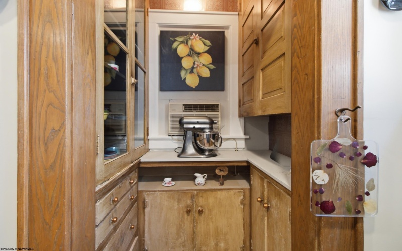 640 West Virginia Avenue, Morgantown, West Virginia 26501, 2 Bedrooms Bedrooms, 6 Rooms Rooms,1 BathroomBathrooms,Single Family Detached,For Sale,West Virginia,10165526