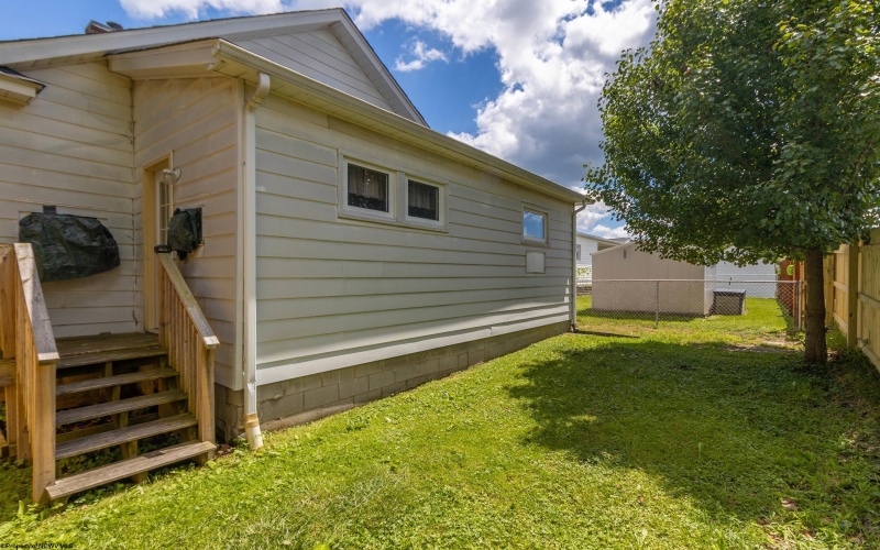 640 West Virginia Avenue, Morgantown, West Virginia 26501, 2 Bedrooms Bedrooms, 6 Rooms Rooms,1 BathroomBathrooms,Single Family Detached,For Sale,West Virginia,10165526