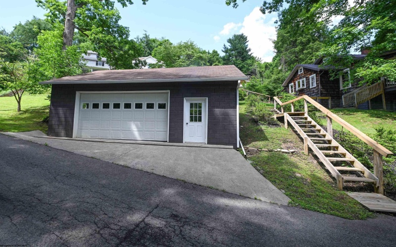135 Camden Road, Fairmont, West Virginia 26554-2433, 3 Bedrooms Bedrooms, 5 Rooms Rooms,1 BathroomBathrooms,Single Family Detached,For Sale,Camden,10165510
