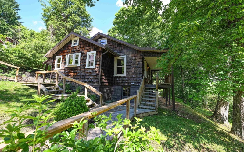 135 Camden Road, Fairmont, West Virginia 26554-2433, 3 Bedrooms Bedrooms, 5 Rooms Rooms,1 BathroomBathrooms,Single Family Detached,For Sale,Camden,10165510