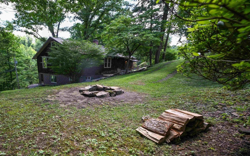 135 Camden Road, Fairmont, West Virginia 26554-2433, 3 Bedrooms Bedrooms, 5 Rooms Rooms,1 BathroomBathrooms,Single Family Detached,For Sale,Camden,10165510