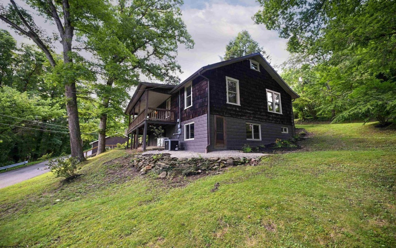 135 Camden Road, Fairmont, West Virginia 26554-2433, 3 Bedrooms Bedrooms, 5 Rooms Rooms,1 BathroomBathrooms,Single Family Detached,For Sale,Camden,10165510