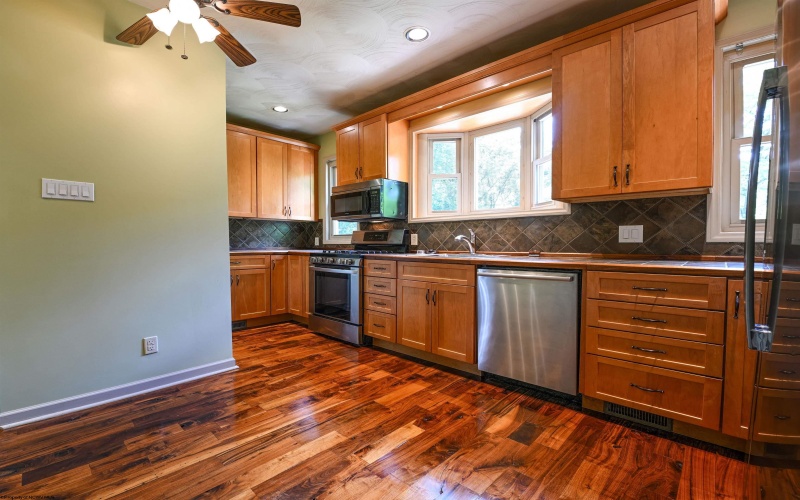 135 Camden Road, Fairmont, West Virginia 26554-2433, 3 Bedrooms Bedrooms, 5 Rooms Rooms,1 BathroomBathrooms,Single Family Detached,For Sale,Camden,10165510
