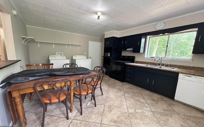1070 Willey Street, Morgantown, West Virginia 26505, 4 Bedrooms Bedrooms, 8 Rooms Rooms,2 BathroomsBathrooms,Single Family Detached,For Sale,Willey,10165514