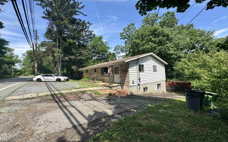 1070 Willey Street, Morgantown, West Virginia 26505, 4 Bedrooms Bedrooms, 8 Rooms Rooms,2 BathroomsBathrooms,Single Family Detached,For Sale,Willey,10165514