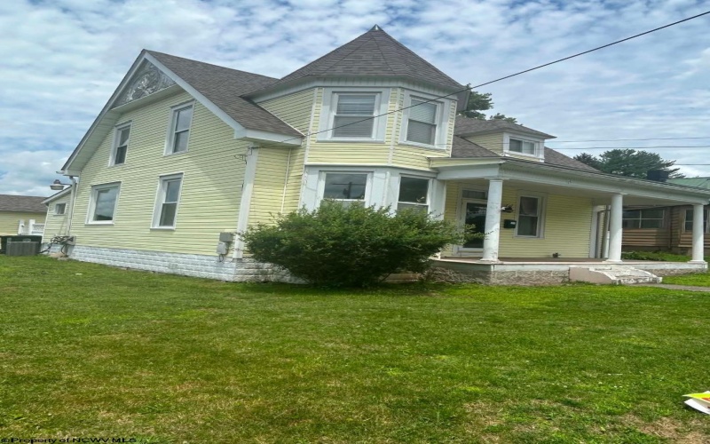 11 Park Street, Buckhannon, West Virginia 26201-9147, 3 Bedrooms Bedrooms, 7 Rooms Rooms,1 BathroomBathrooms,Single Family Detached,For Sale,Park,10165518