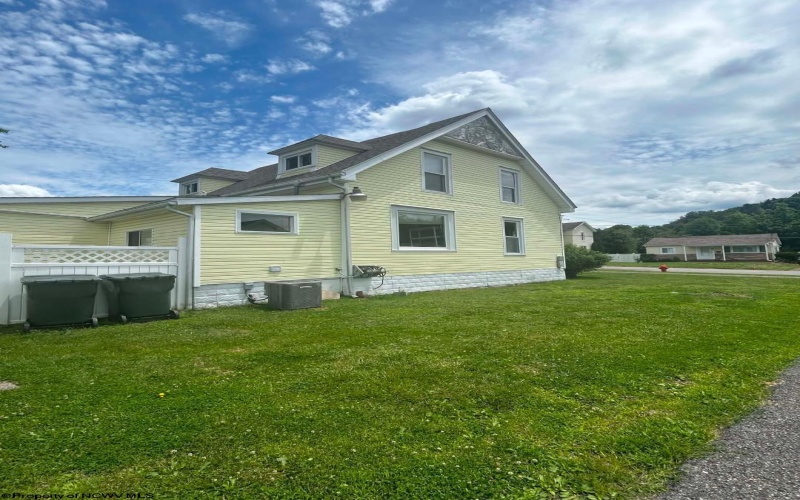 11 Park Street, Buckhannon, West Virginia 26201-9147, 3 Bedrooms Bedrooms, 7 Rooms Rooms,1 BathroomBathrooms,Single Family Detached,For Sale,Park,10165518