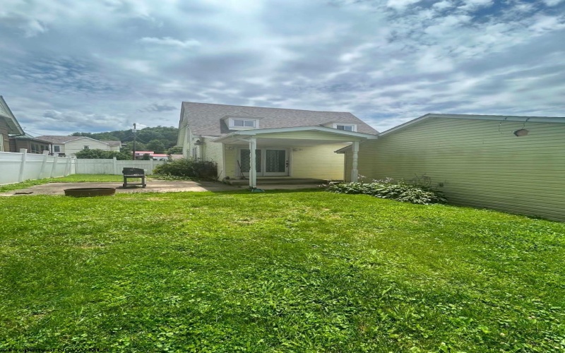 11 Park Street, Buckhannon, West Virginia 26201-9147, 3 Bedrooms Bedrooms, 7 Rooms Rooms,1 BathroomBathrooms,Single Family Detached,For Sale,Park,10165518