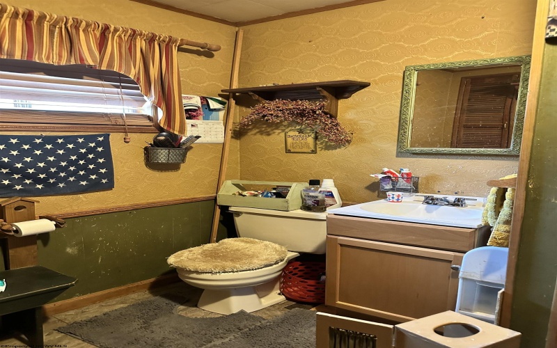 208 Mason Dixon Highway, Maidsville, West Virginia 26541, 3 Bedrooms Bedrooms, 6 Rooms Rooms,1 BathroomBathrooms,Single Family Detached,For Sale,Mason Dixon,10165521