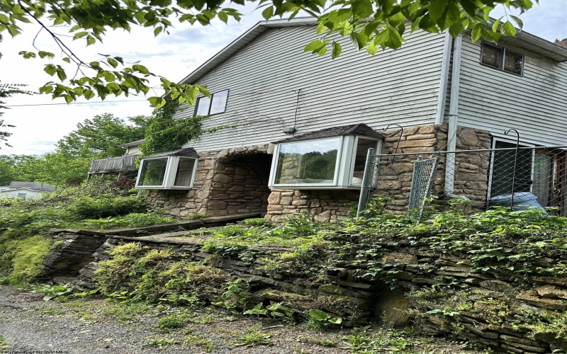 208 Mason Dixon Highway, Maidsville, West Virginia 26541, 3 Bedrooms Bedrooms, 6 Rooms Rooms,1 BathroomBathrooms,Single Family Detached,For Sale,Mason Dixon,10165521