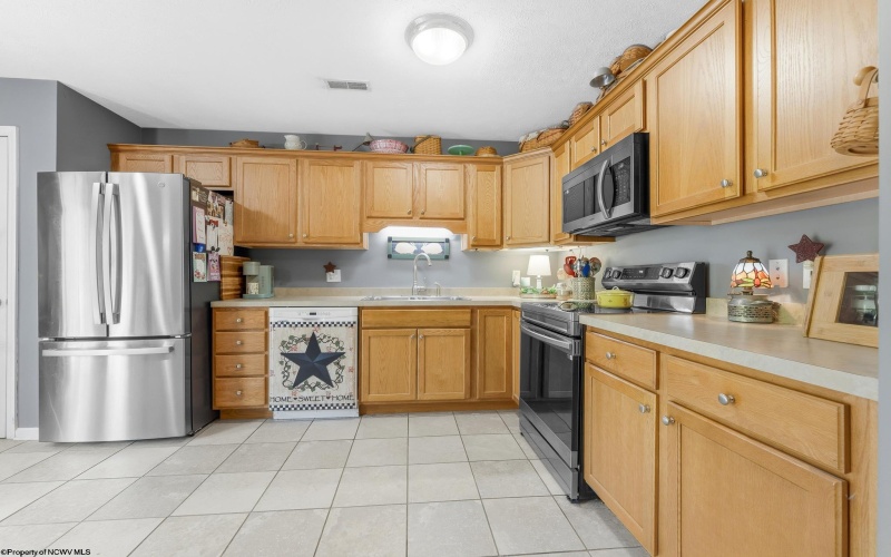 78 Barrington Court, Bridgeport, West Virginia 26330, 3 Bedrooms Bedrooms, 5 Rooms Rooms,2 BathroomsBathrooms,Single Family Attached,For Sale,Barrington,10165531