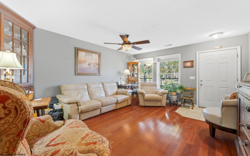 78 Barrington Court, Bridgeport, West Virginia 26330, 3 Bedrooms Bedrooms, 5 Rooms Rooms,2 BathroomsBathrooms,Single Family Attached,For Sale,Barrington,10165531