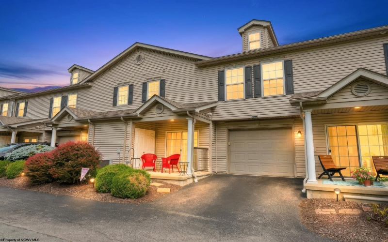 78 Barrington Court, Bridgeport, West Virginia 26330, 3 Bedrooms Bedrooms, 5 Rooms Rooms,2 BathroomsBathrooms,Single Family Attached,For Sale,Barrington,10165531
