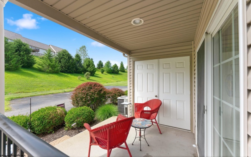 78 Barrington Court, Bridgeport, West Virginia 26330, 3 Bedrooms Bedrooms, 5 Rooms Rooms,2 BathroomsBathrooms,Single Family Attached,For Sale,Barrington,10165531
